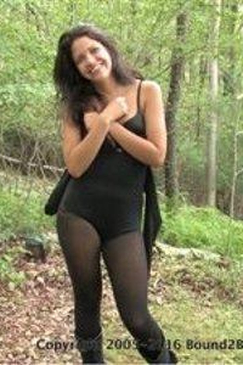 Difficult To Disrobe (Wmv HD; 4 Mbps) - Featuring Jasmine St. James - Screenshot 1 of 4 - Bursting Bladder