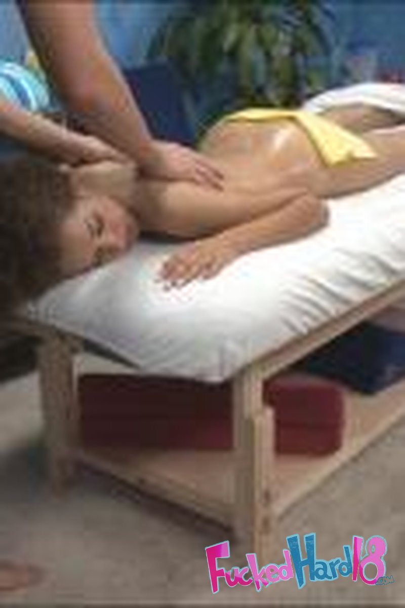 Chloe - Screenshot 1 of 4 - Massage