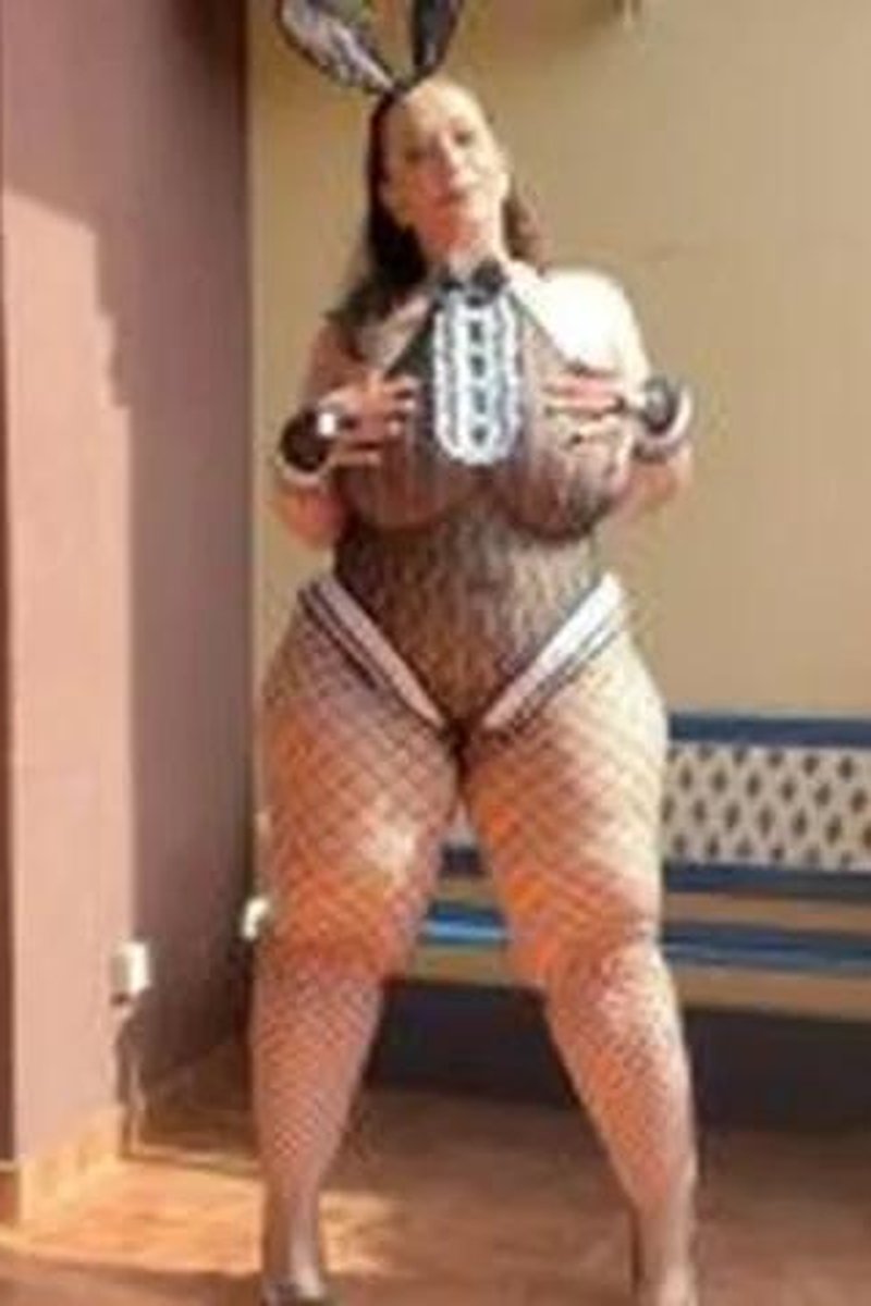 Easter Tease - Screenshot 1 of 4 - Sweetheart Mia BBW