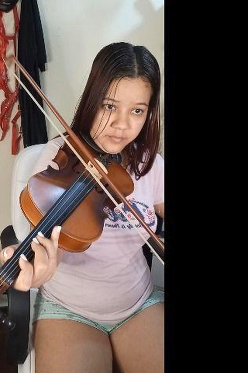 Violin Time - Screenshot 1 of 4 - Fetish Art