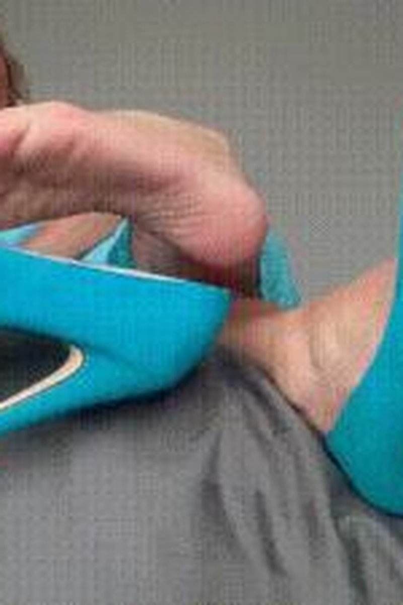 Blue Heels Dangle - Screenshot 1 of 4 - British Accent