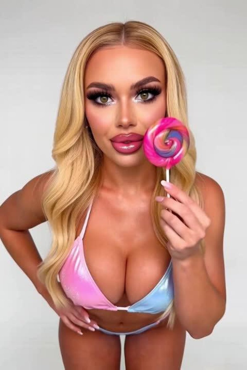 Bimbo Licks - Screenshot 1 of 4 - 3D Available