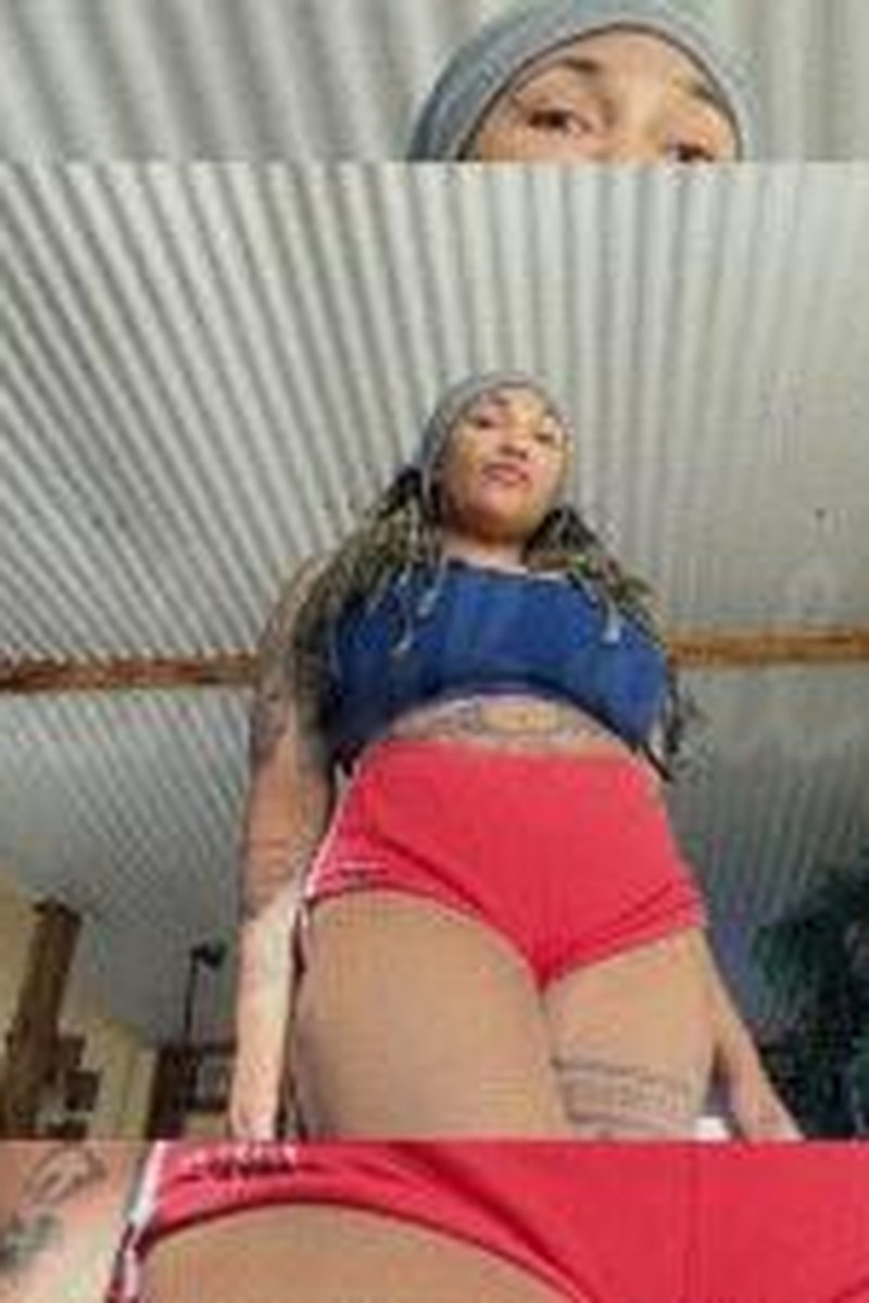 Weak And Wimpy - Screenshot 1 of 4 - Ass Worship
