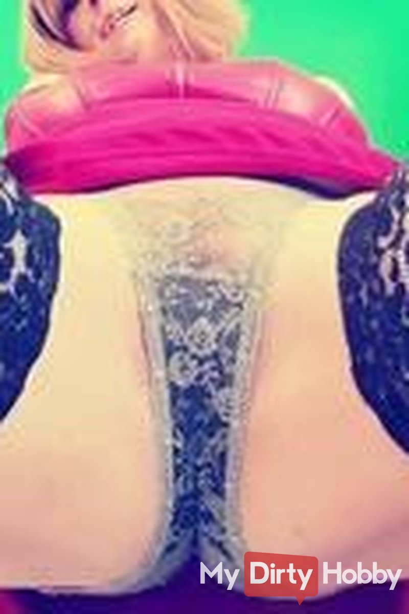 Pee Break in Panties - Screenshot 1 of 4 - Sexyvenushuegel