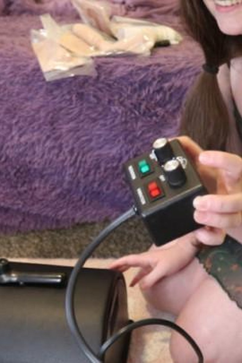 Sybian Unbox & First Use - Screenshot 1 of 4 - Femaleorgasm