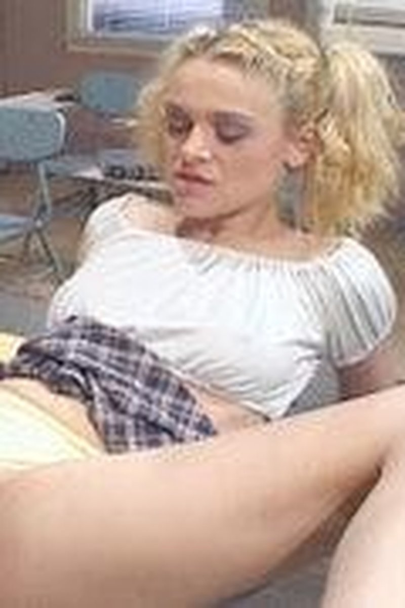 Violet - Screenshot 1 of 4 - Blond Hair