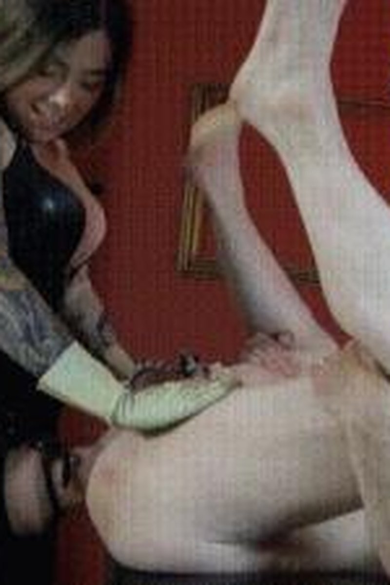 Extreme Pegging - Screenshot 1 of 4 - Anal Training