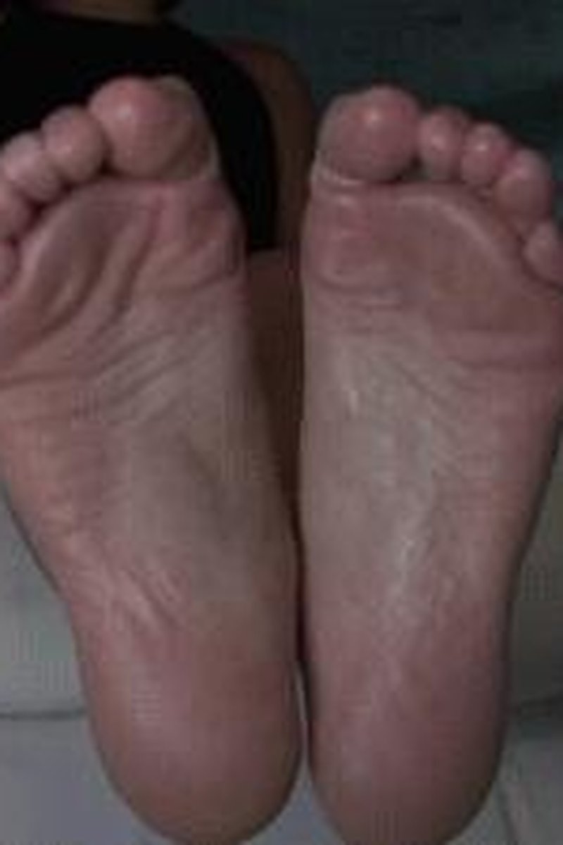 Toe Cleaning Slave - Screenshot 1 of 4 - Foot Fetish