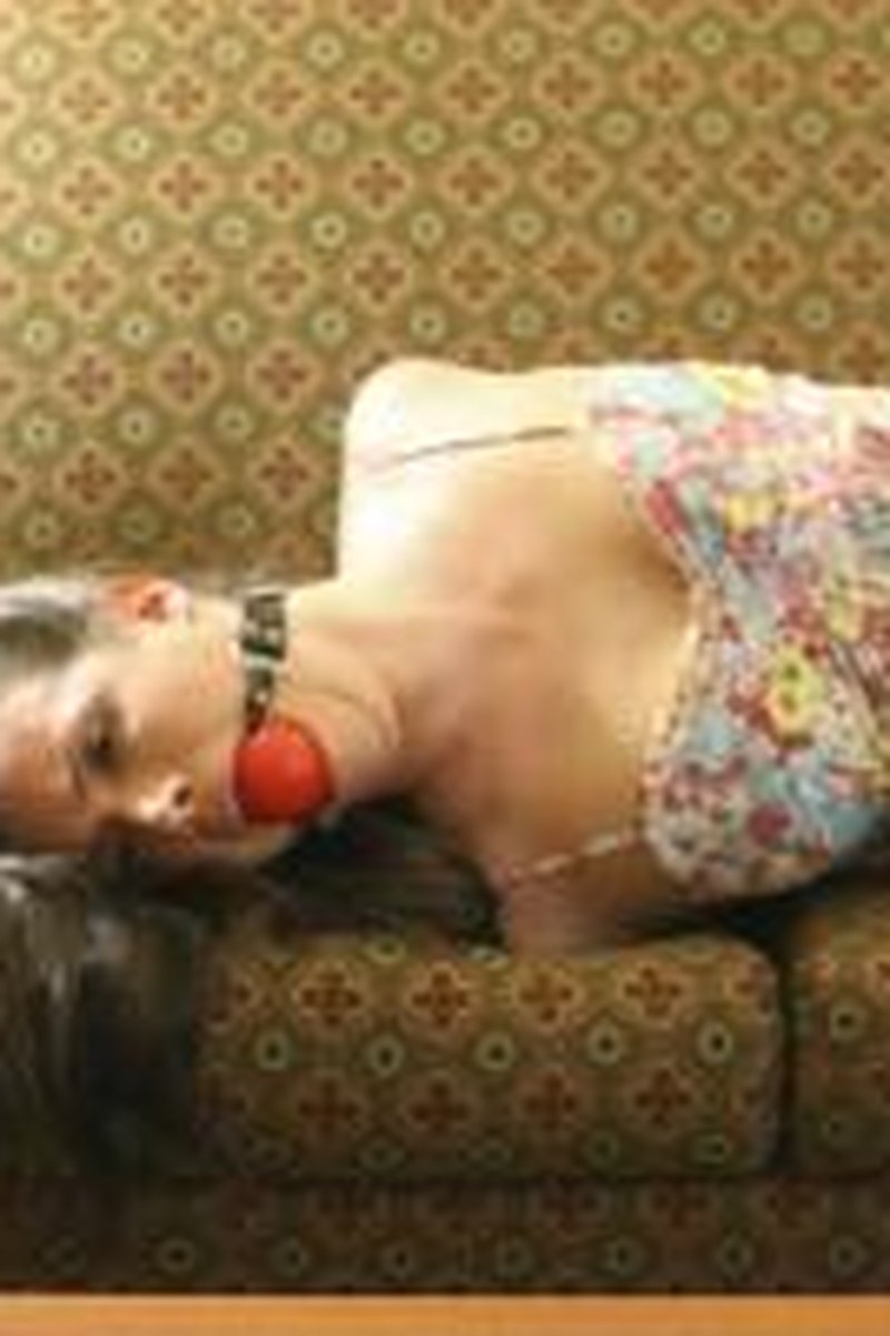 Casey Calvert: Sofa Bound - Screenshot 1 of 4 - Bondage