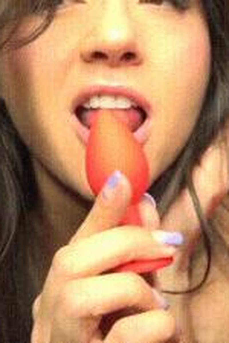 Plug Your Ass - Screenshot 1 of 4 - Anal Masturbation