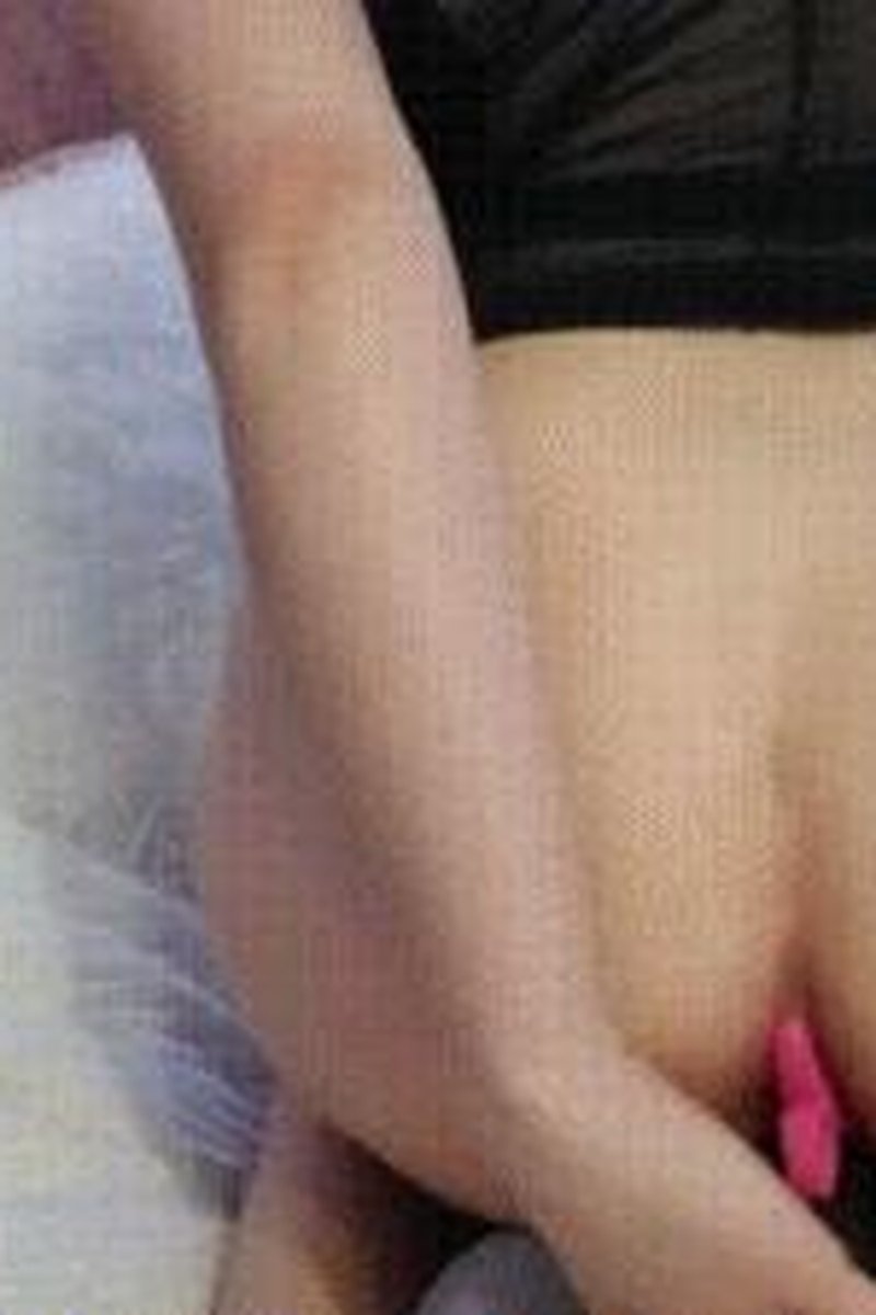 Butt Plug & Play - Screenshot 1 of 4 - Anal