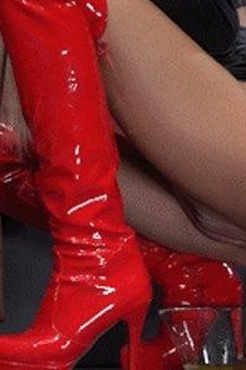 Pee for the Slave - Screenshot 1 of 4 - BDSM