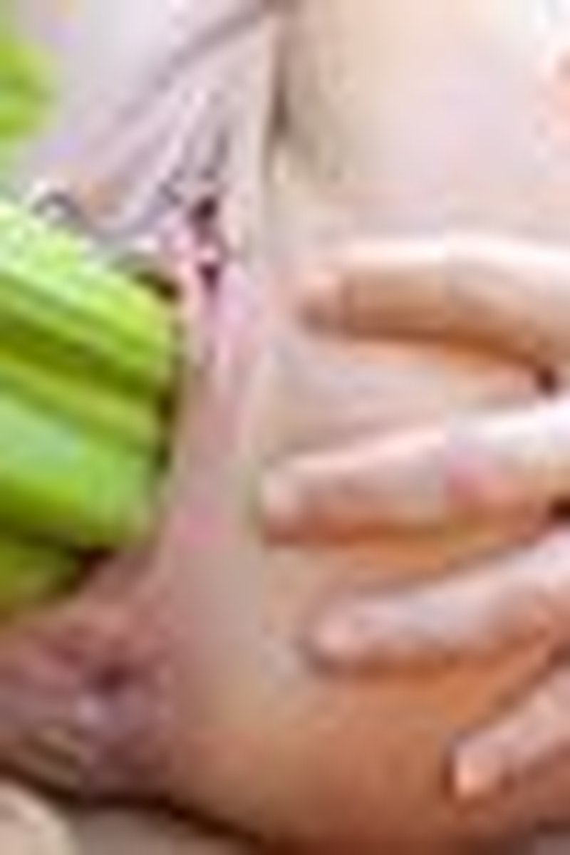 Huge Vegetable Insertions - Screenshot 1 of 4 - Blond Hair