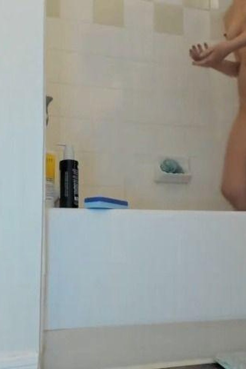 Shower - Screenshot 1 of 4 - Big Tits