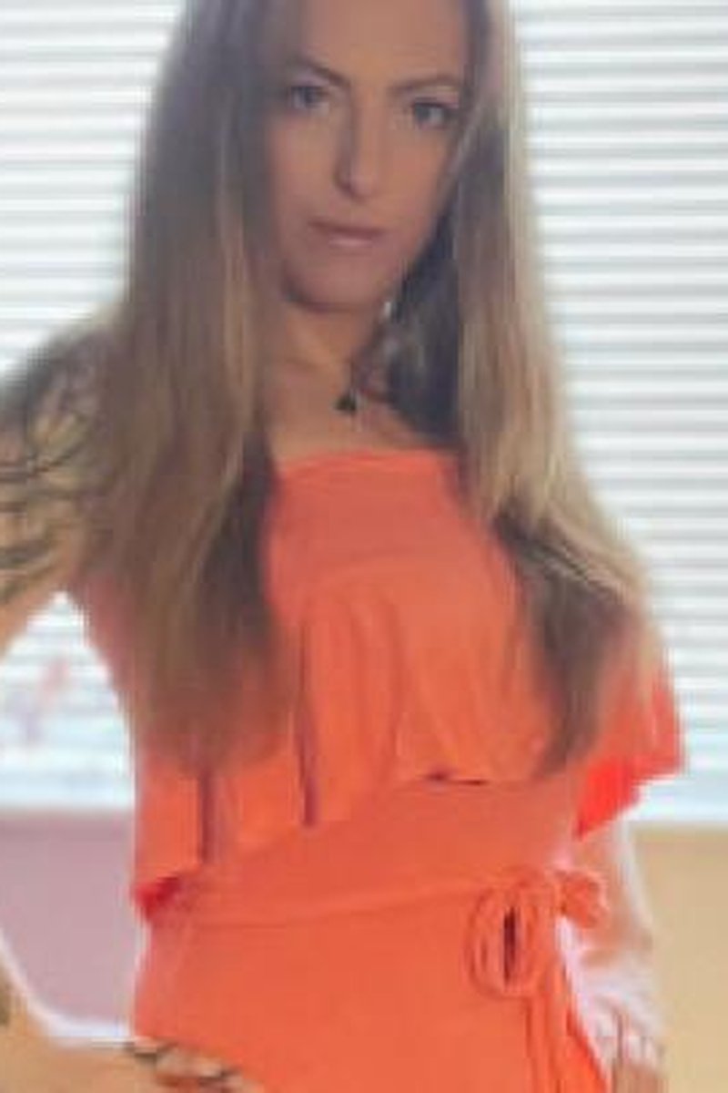 Sexy Striptease - Screenshot 1 of 4 - Dancenaked