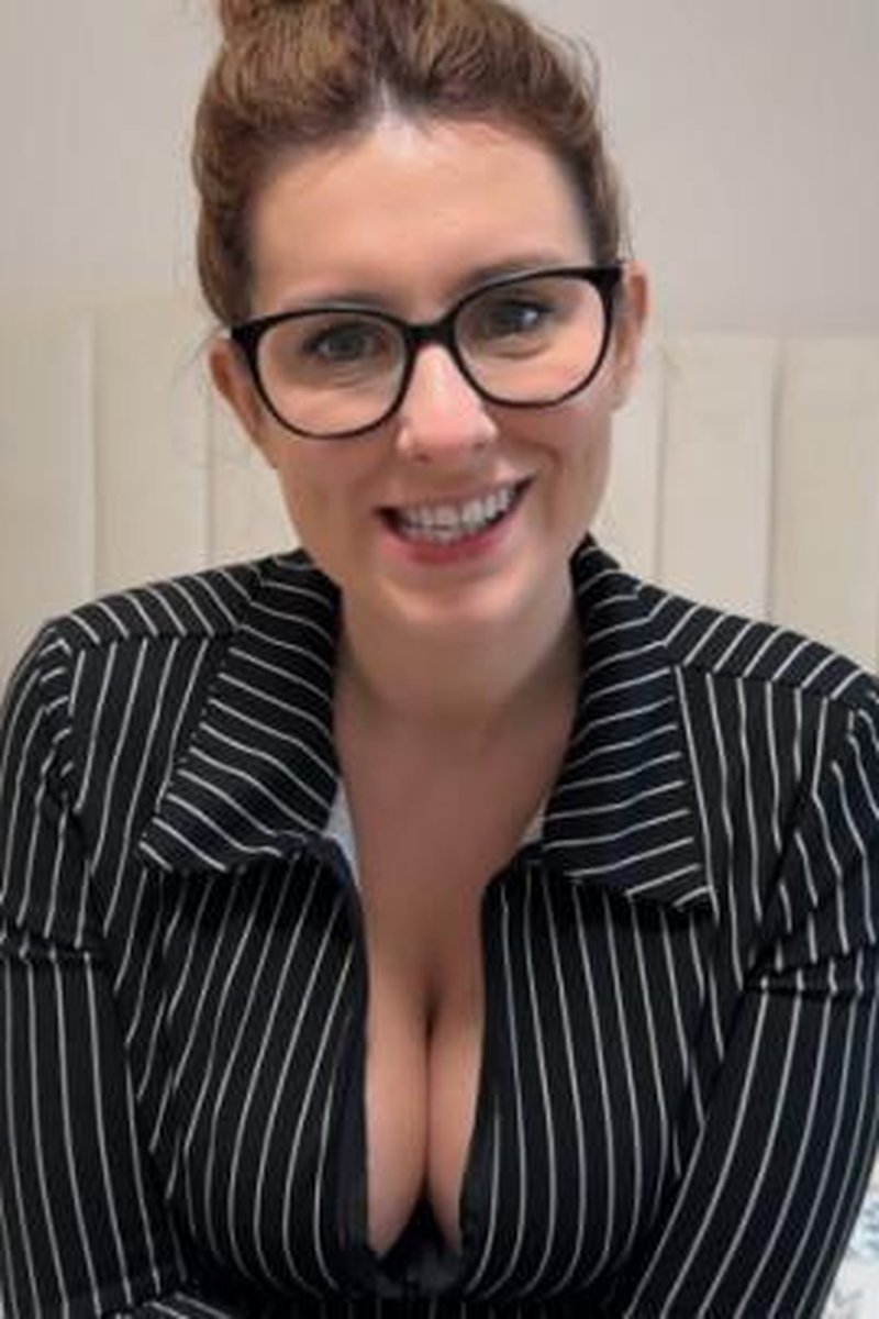 Custom Vid - Screenshot 1 of 4 - Spanking