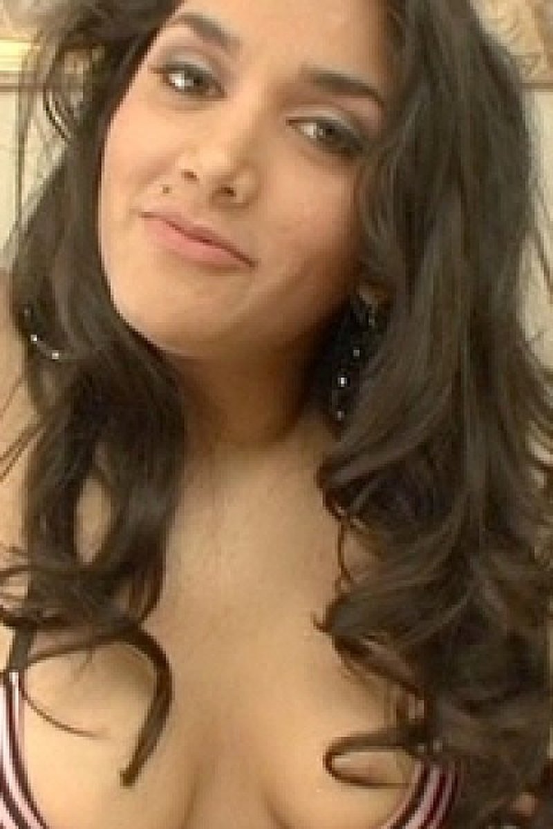 Leah Jaye Loves BBC - Screenshot 1 of 4 - Brown Hair