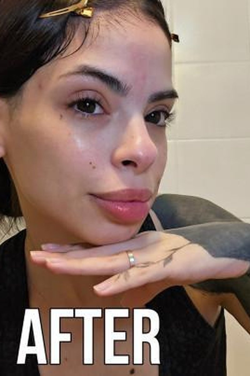 Removing Makeup - Screenshot 1 of 4 - Babes