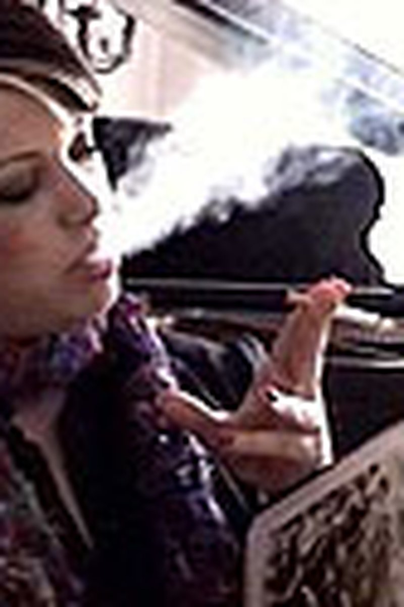 Outtakes 2002 - Screenshot 1 of 4 - Smoking