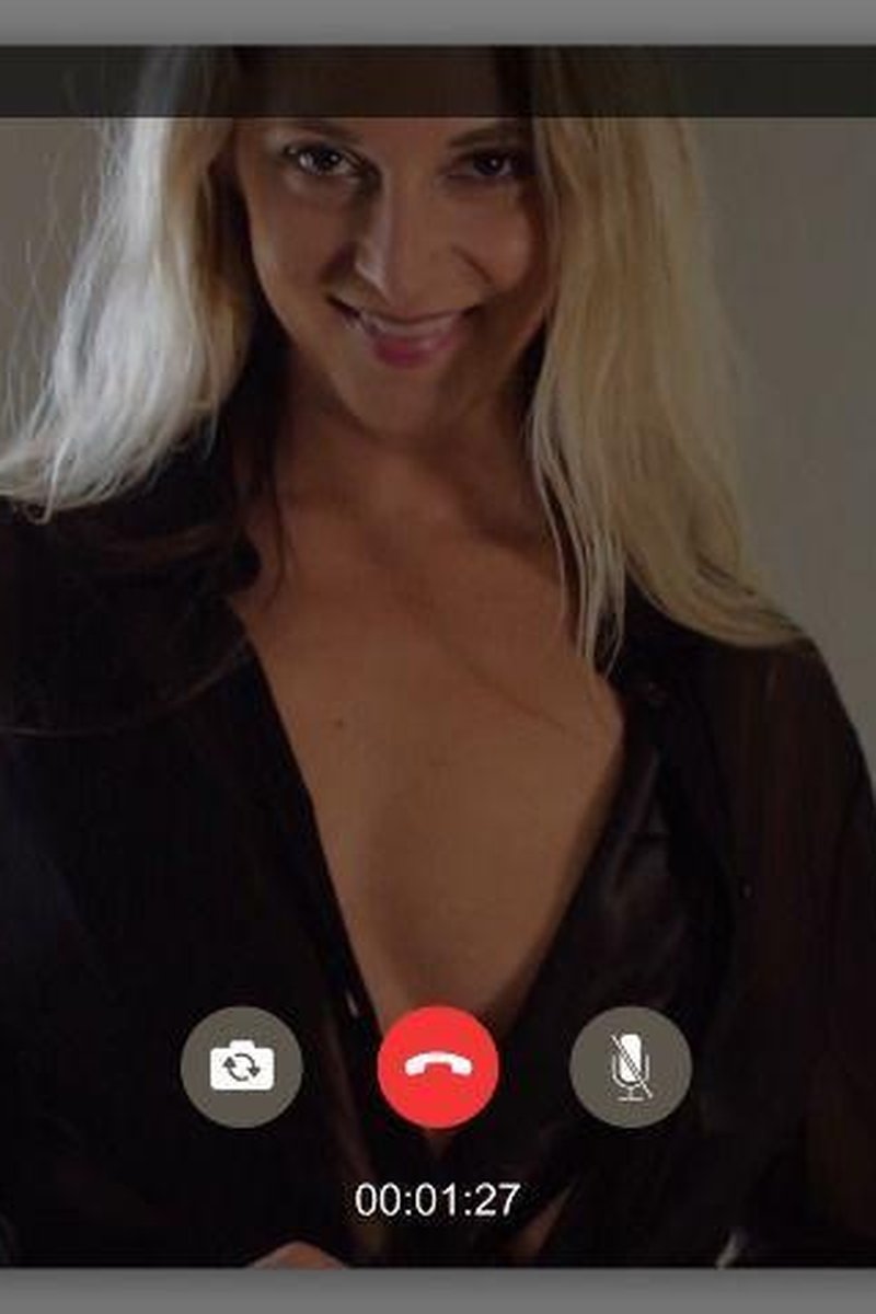 Internet Date - Screenshot 1 of 4 - Blonde Hair (Female)