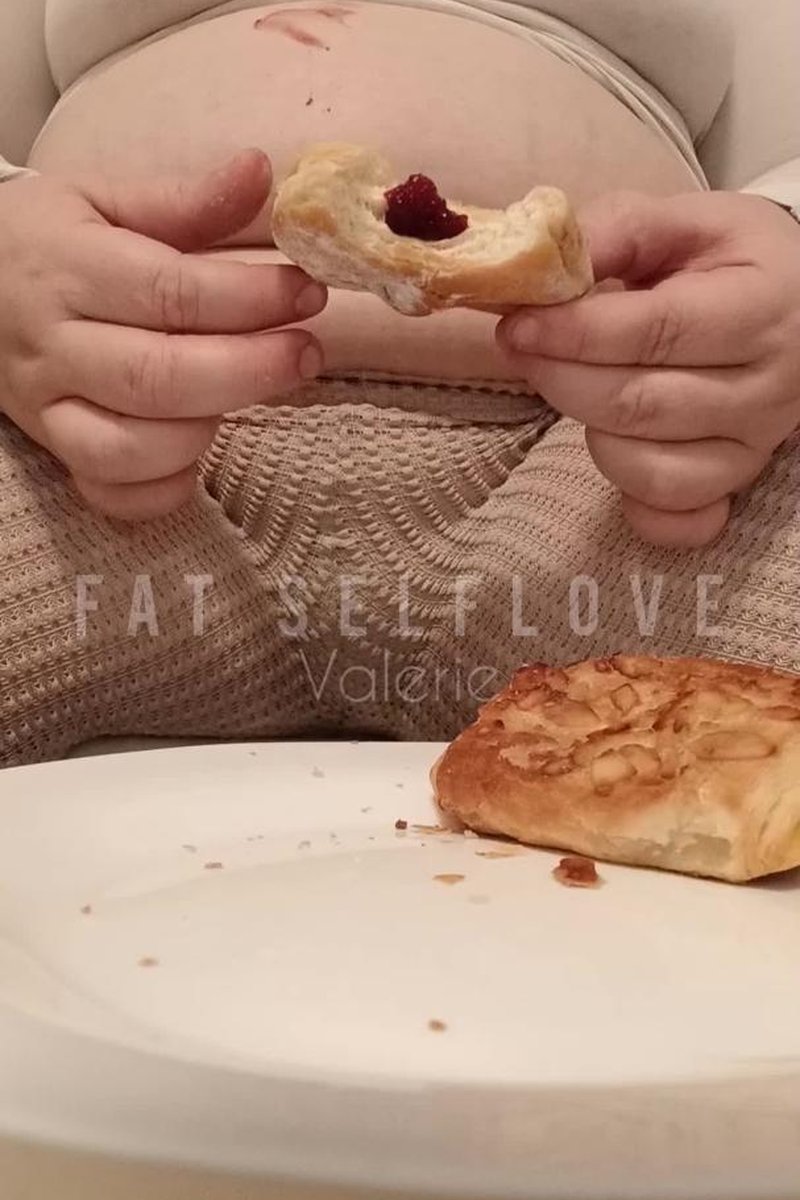 BBW Giantess Belly Stuffing Myself & Garnishing Donuts With Shrunken Men - Screenshot 1 of 4 - BBW