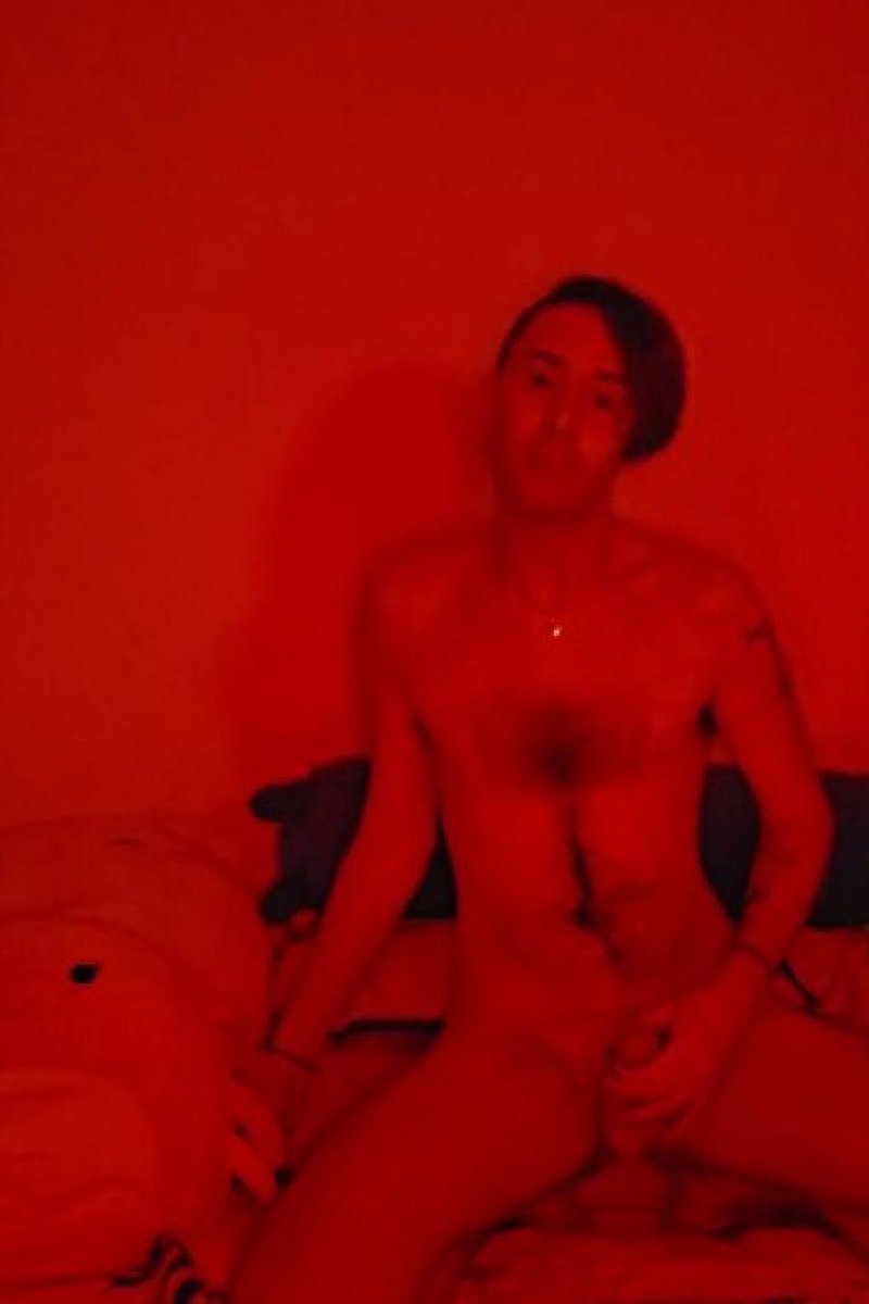 Red Ring Light Solo 2 - Screenshot 1 of 4 - Bisexual
