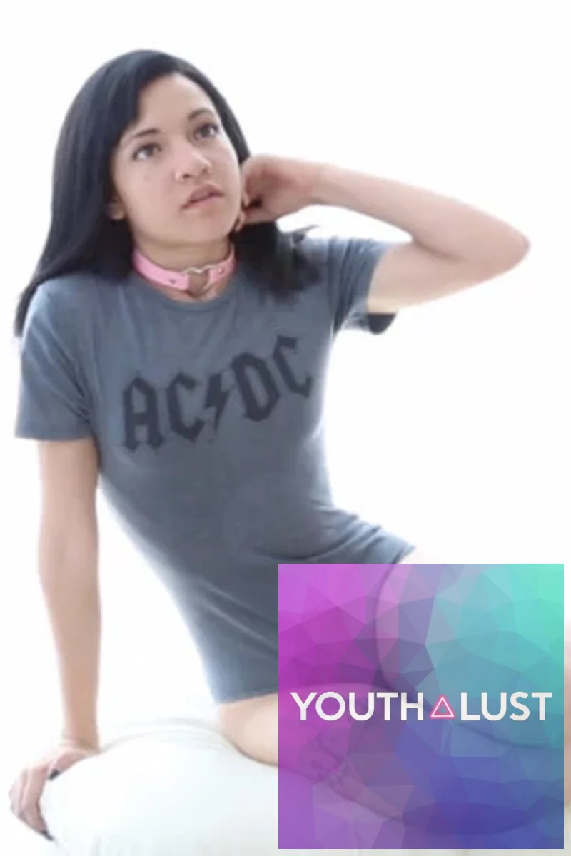 Alexa Rocker Girl - Screenshot 1 of 4 - Amateur