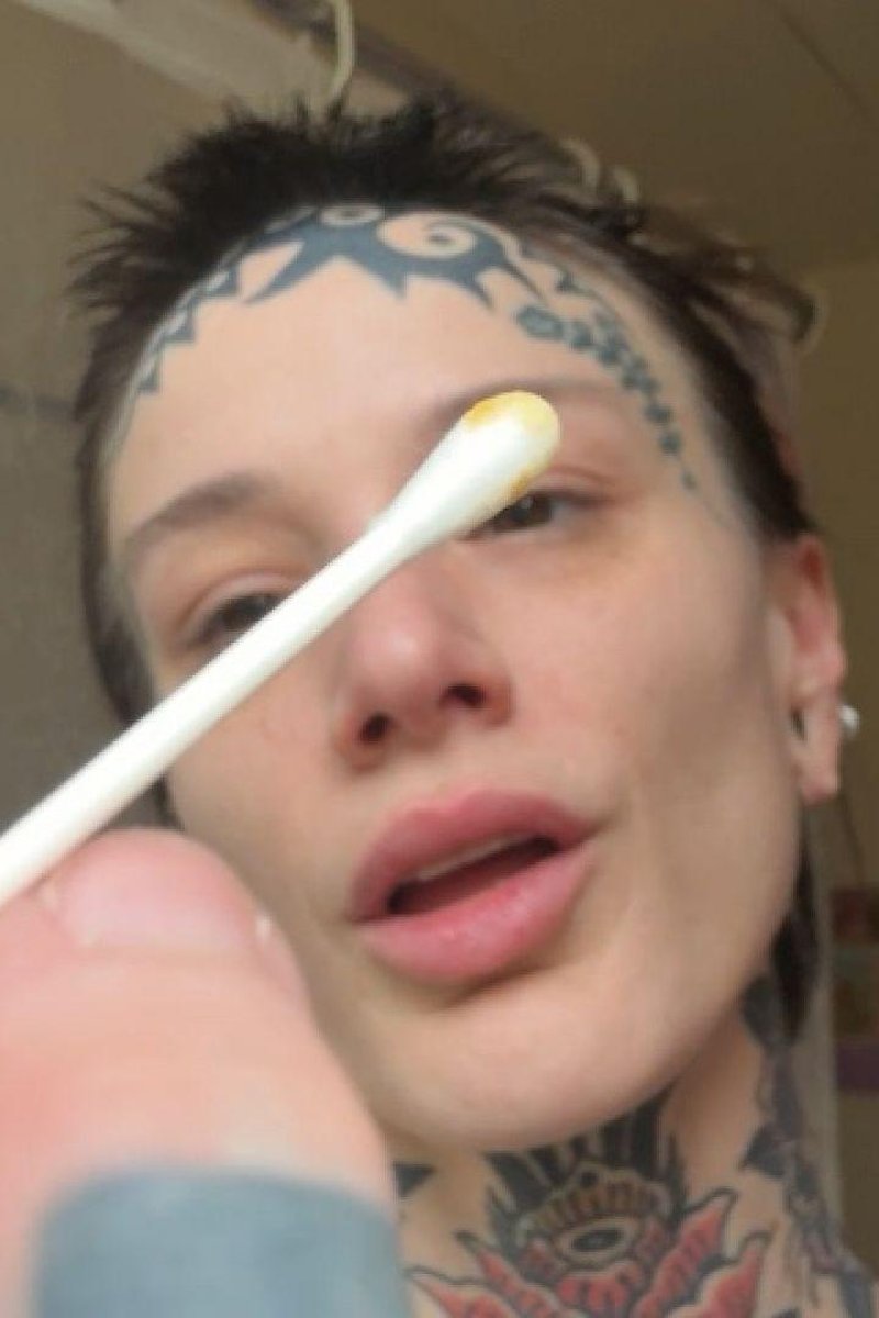 Ear Cleaning: Right Side - Screenshot 1 of 4 - BDSM