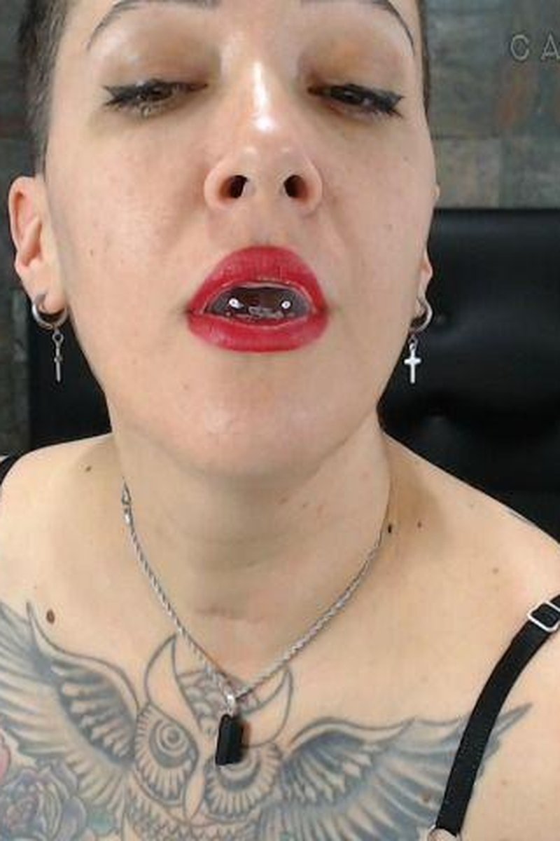 Saliva Bubbles - Screenshot 1 of 4 - Blowjob