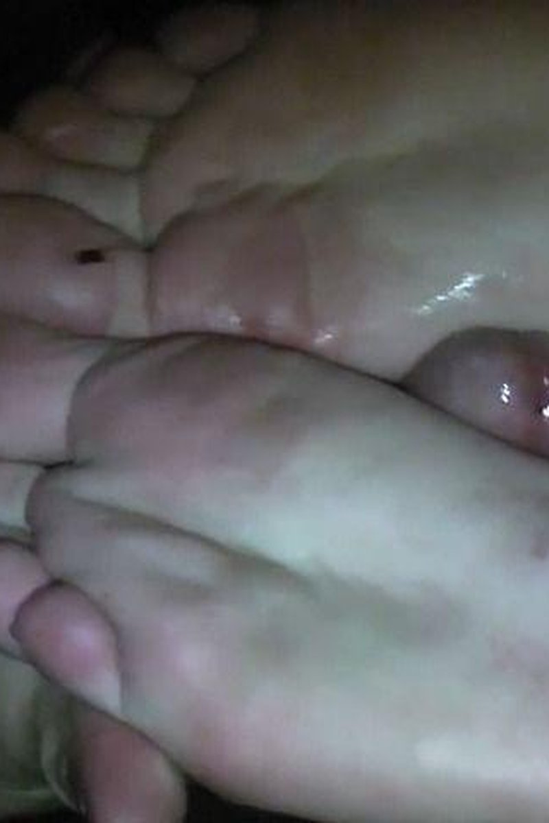 Public Solejob - Screenshot 1 of 4 - Cumshot