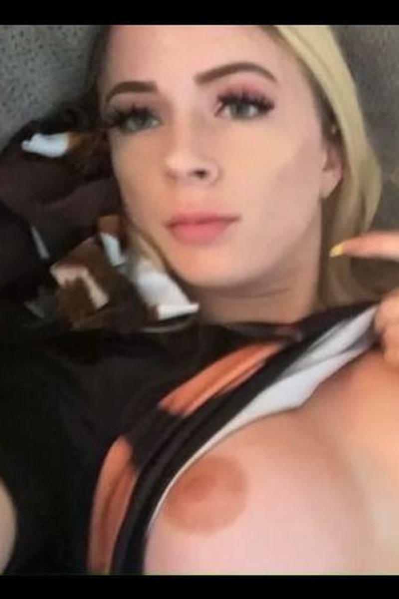Home Alone - Screenshot 1 of 4 - Big Tits