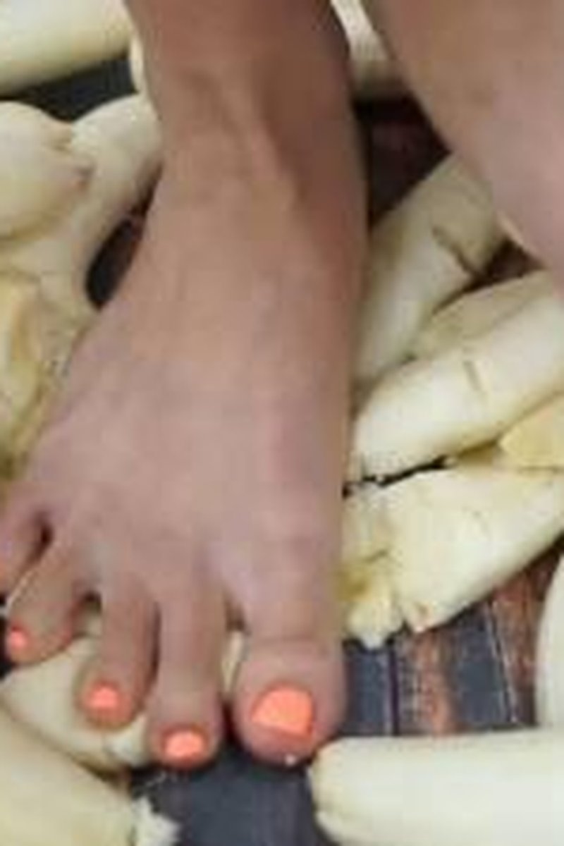 Smashing 20+ Bananas W/ Feet - Screenshot 1 of 4 - Food