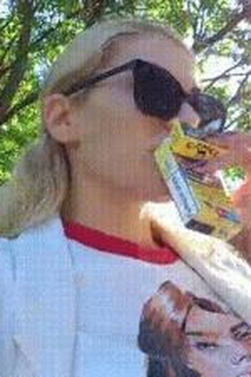 Multiples Outside - Screenshot 1 of 4 - Blonde Hair (Female)