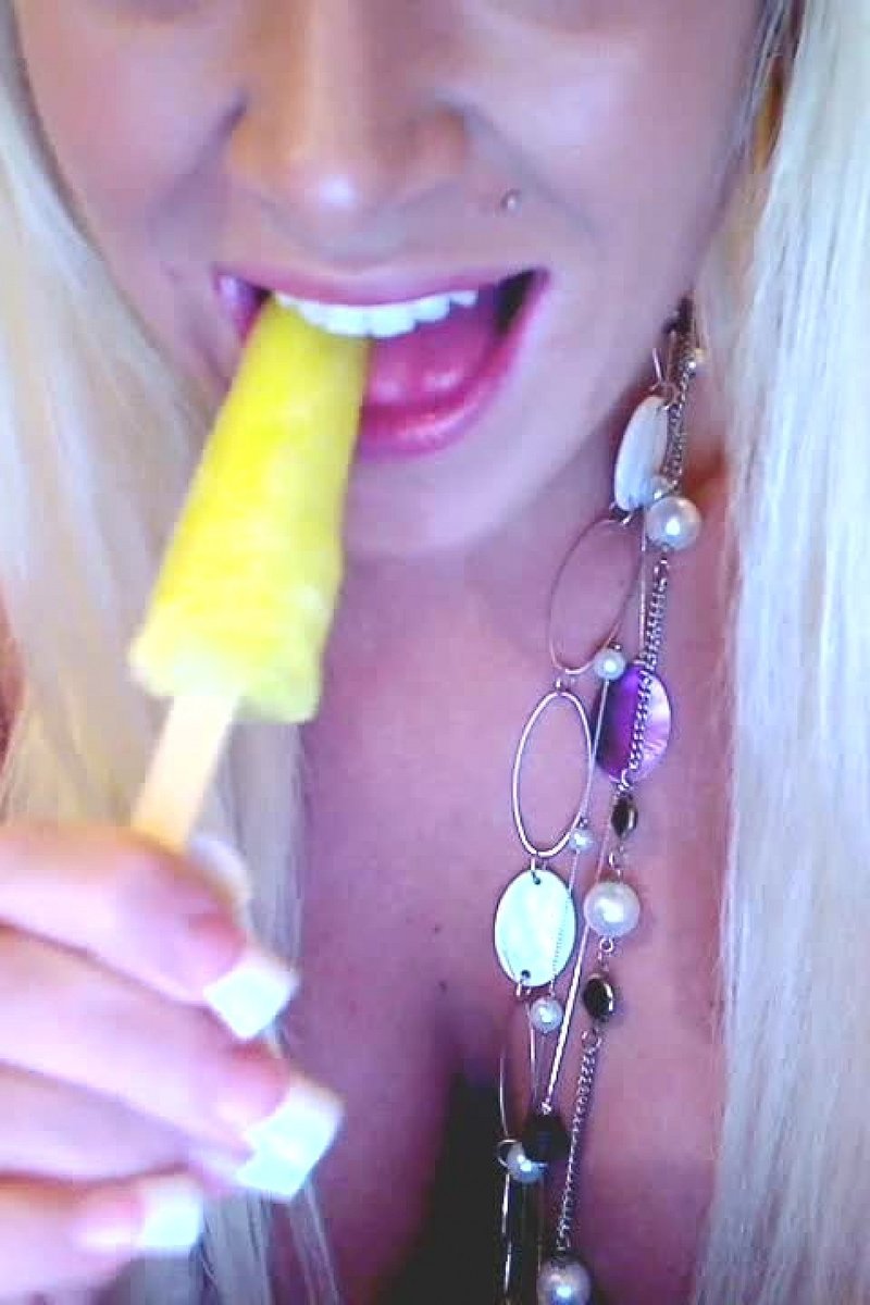 Popsicle Tease - Screenshot 1 of 4 - Amateur