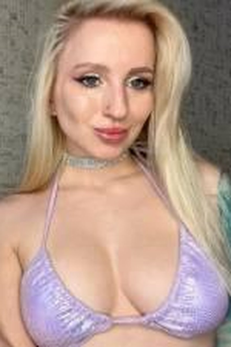 Sissy Training - Screenshot 1 of 4 - Blonde Hair (Female)