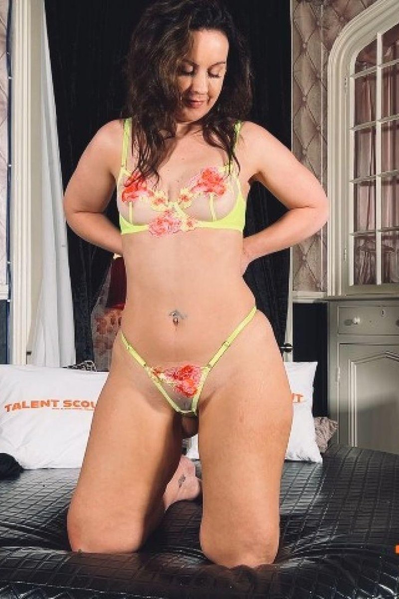 Talent Scout - Screenshot 1 of 4 - Blowjob