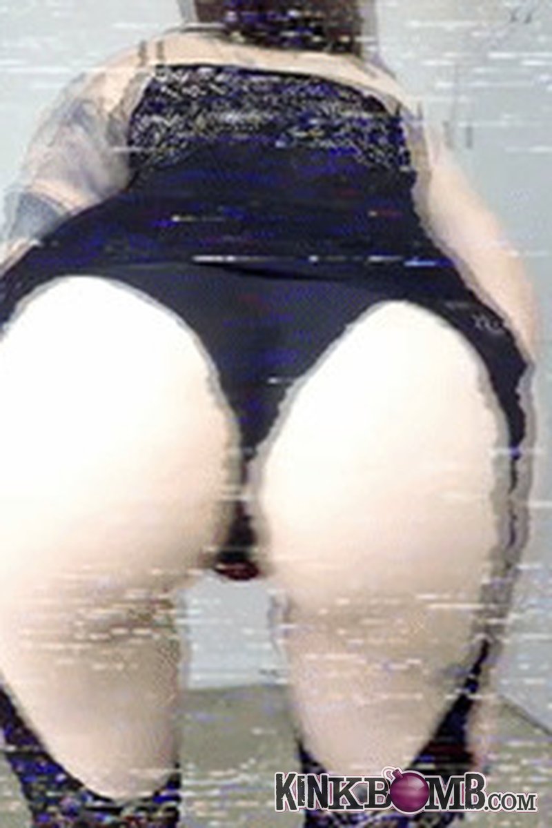 Goddess Kandid: Taking Over - Screenshot 1 of 4 - Ass Worship