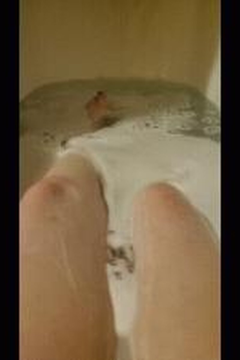 Foamy Bath Play - Screenshot 1 of 4 - Bathroom