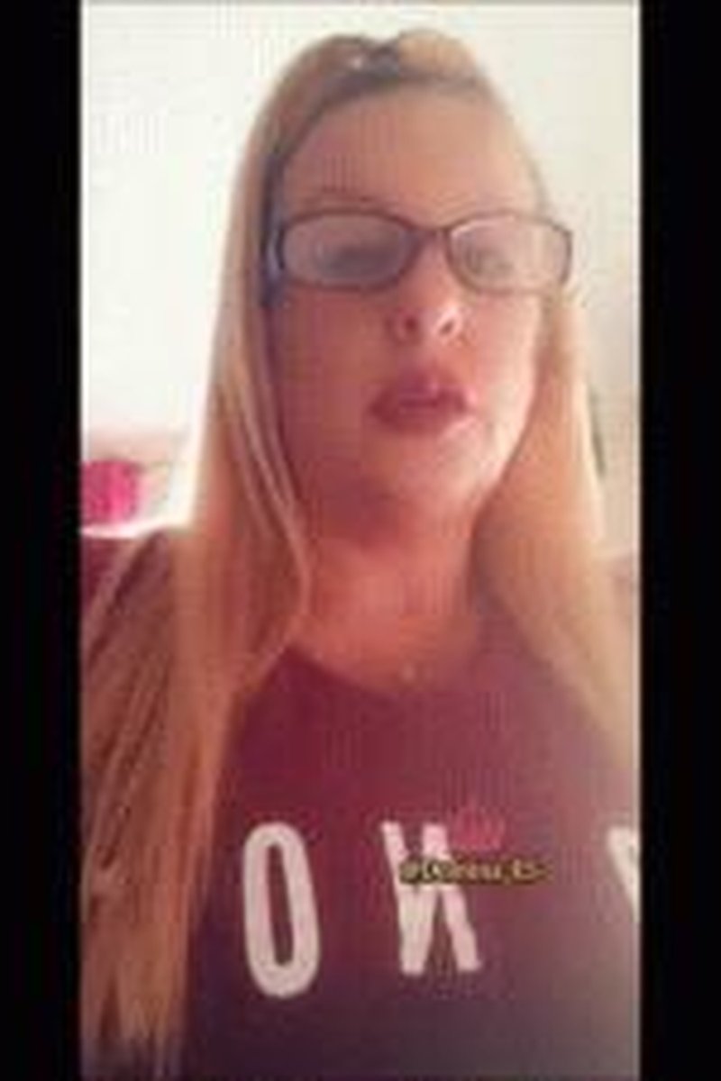 Dangling Smoke - Screenshot 1 of 4 - Human Ashtray