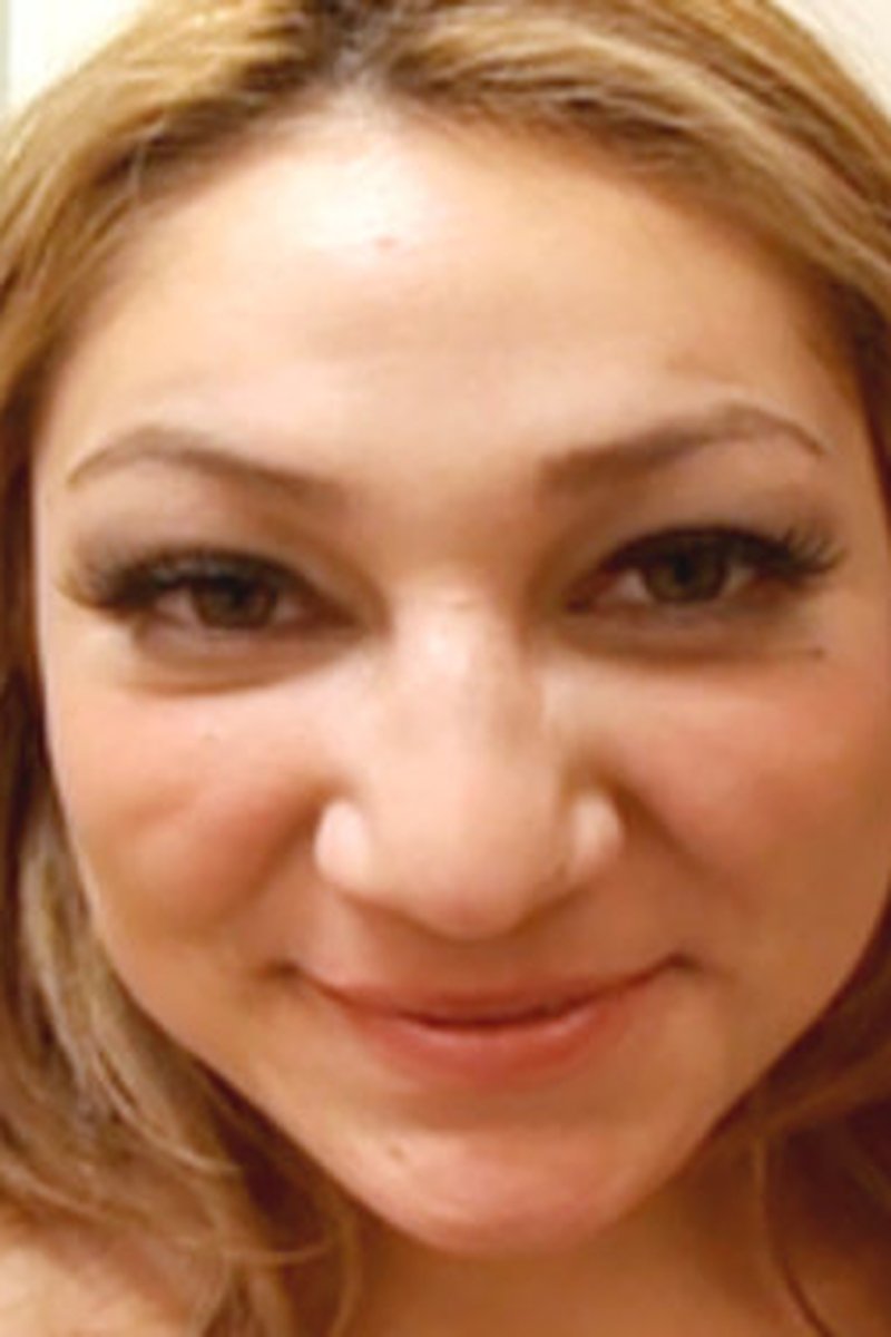 Sonia Lopez - Screenshot 1 of 4 - Cum Swallowing