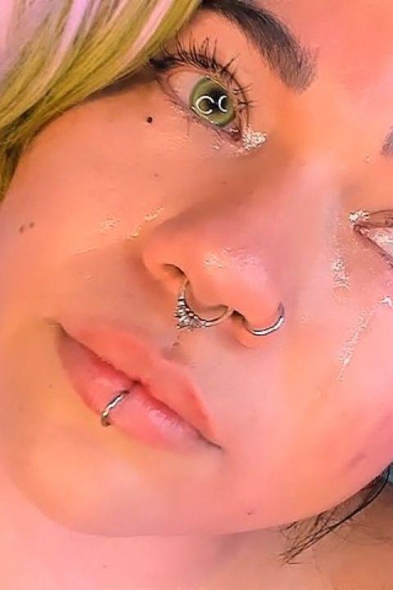 Crying While I Sing, Many Tears - Screenshot 1 of 4 - Crying