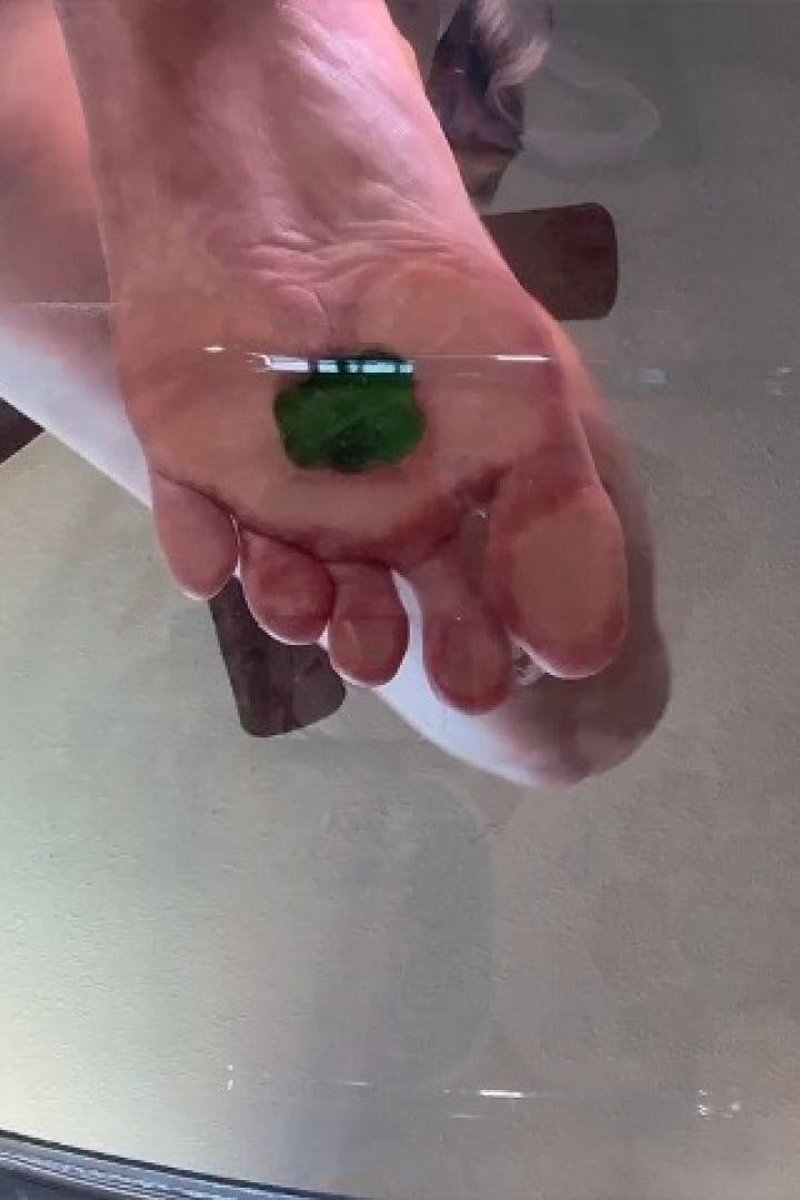 Giantess vs Tiny Man - Screenshot 1 of 4 - Big Ass