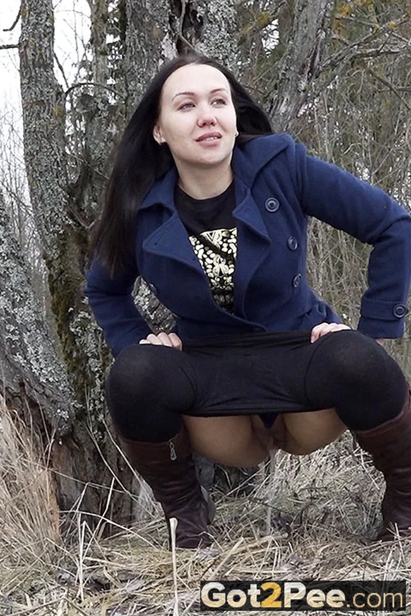 Balancing Babe - Screenshot 1 of 4 - Golden Shower