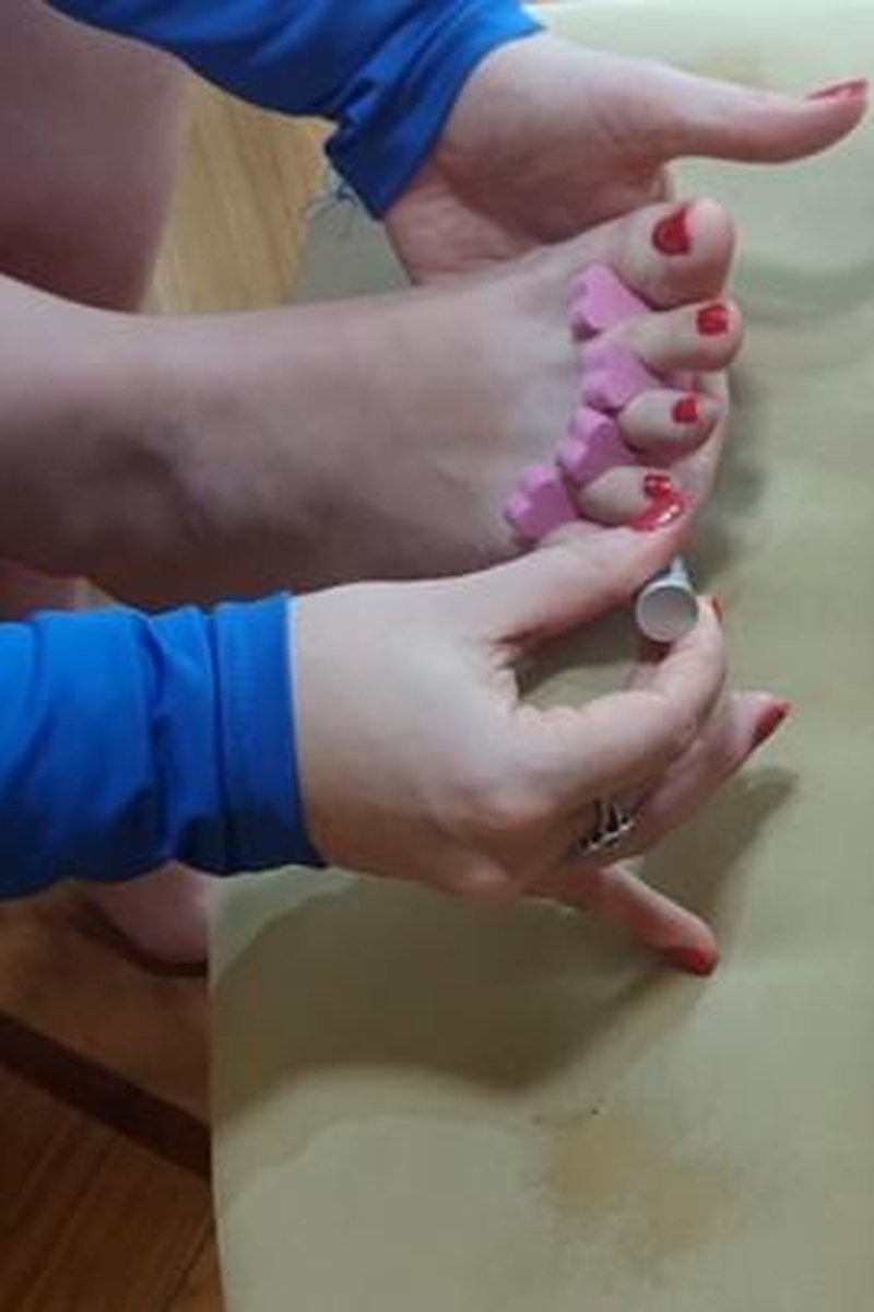 Red Pedicure - Screenshot 1 of 4 - Babes