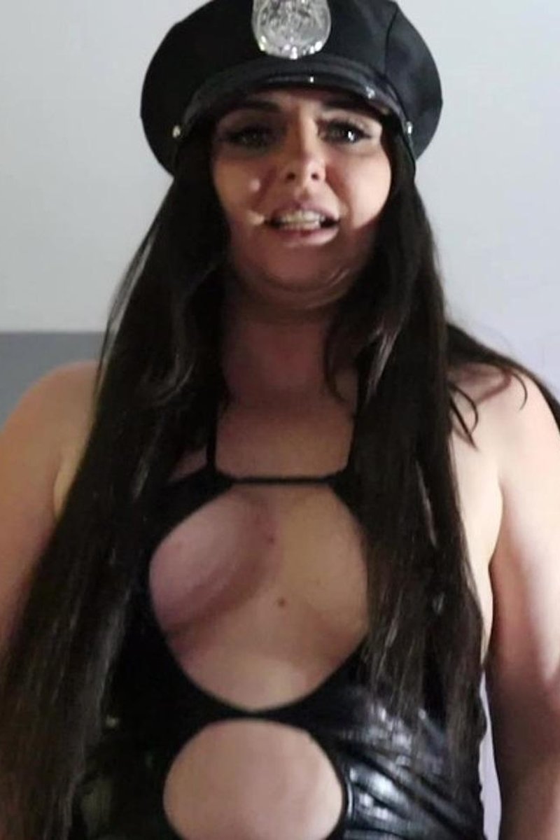 Busted - Screenshot 1 of 4 - Babes