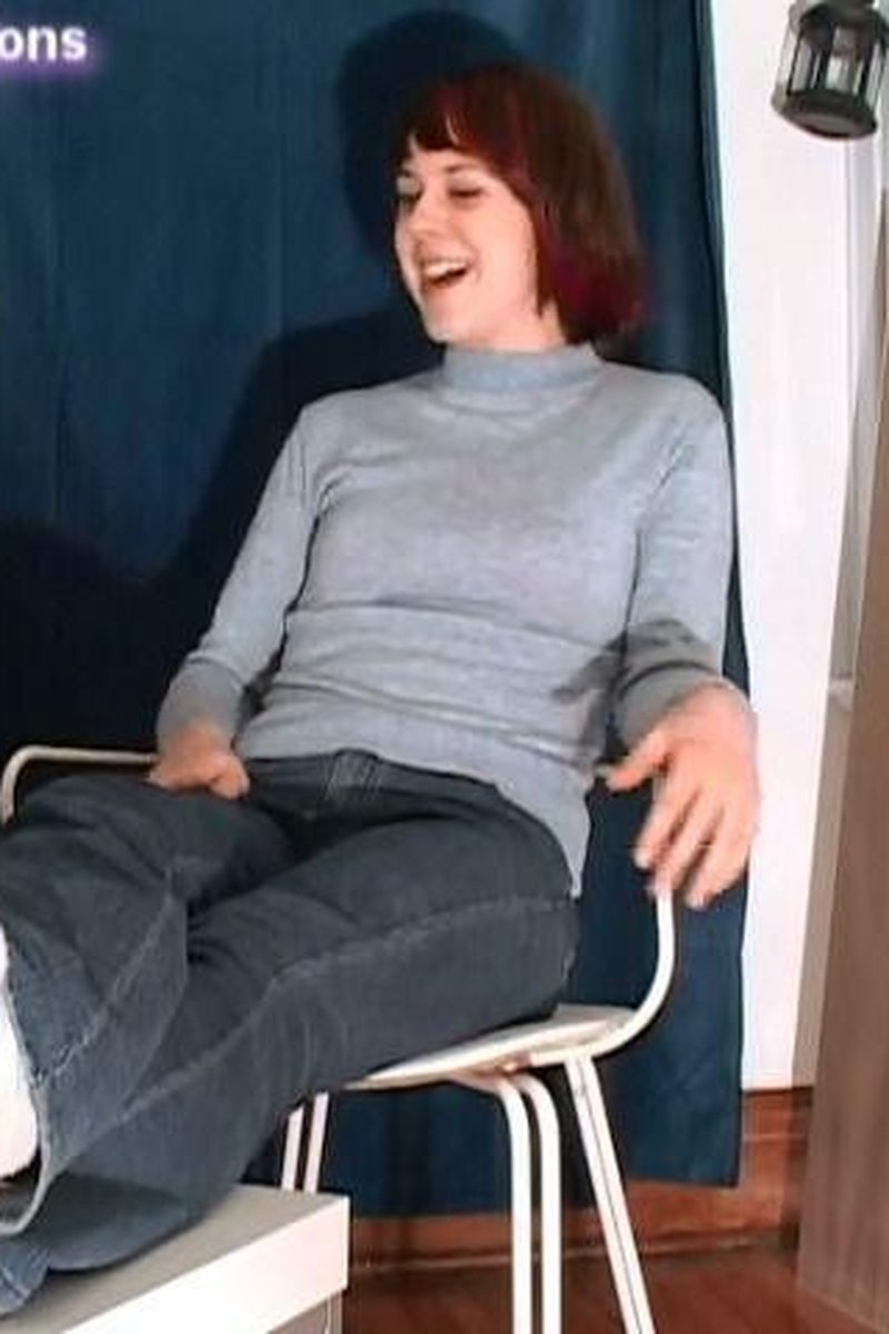 First Date - Screenshot 1 of 4 - Foot Fetish