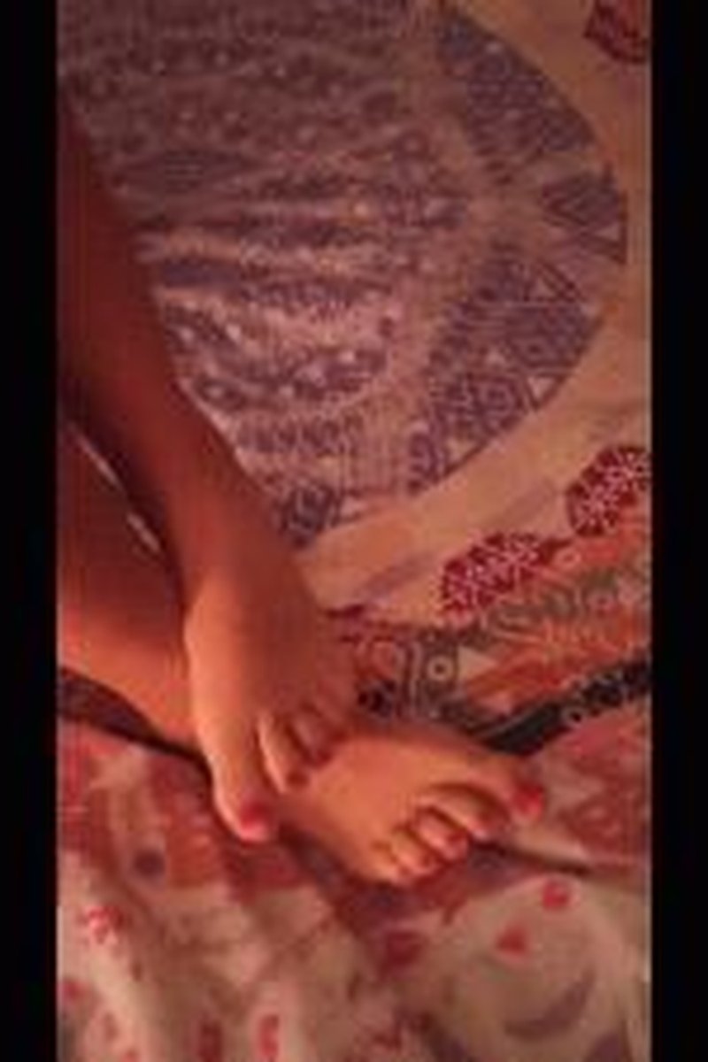 Caricias - Screenshot 1 of 4 - Foot Fetish
