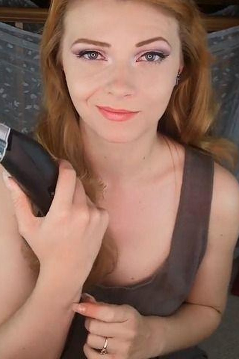 Head Shave Teasing - Screenshot 1 of 4 - Hair Brush