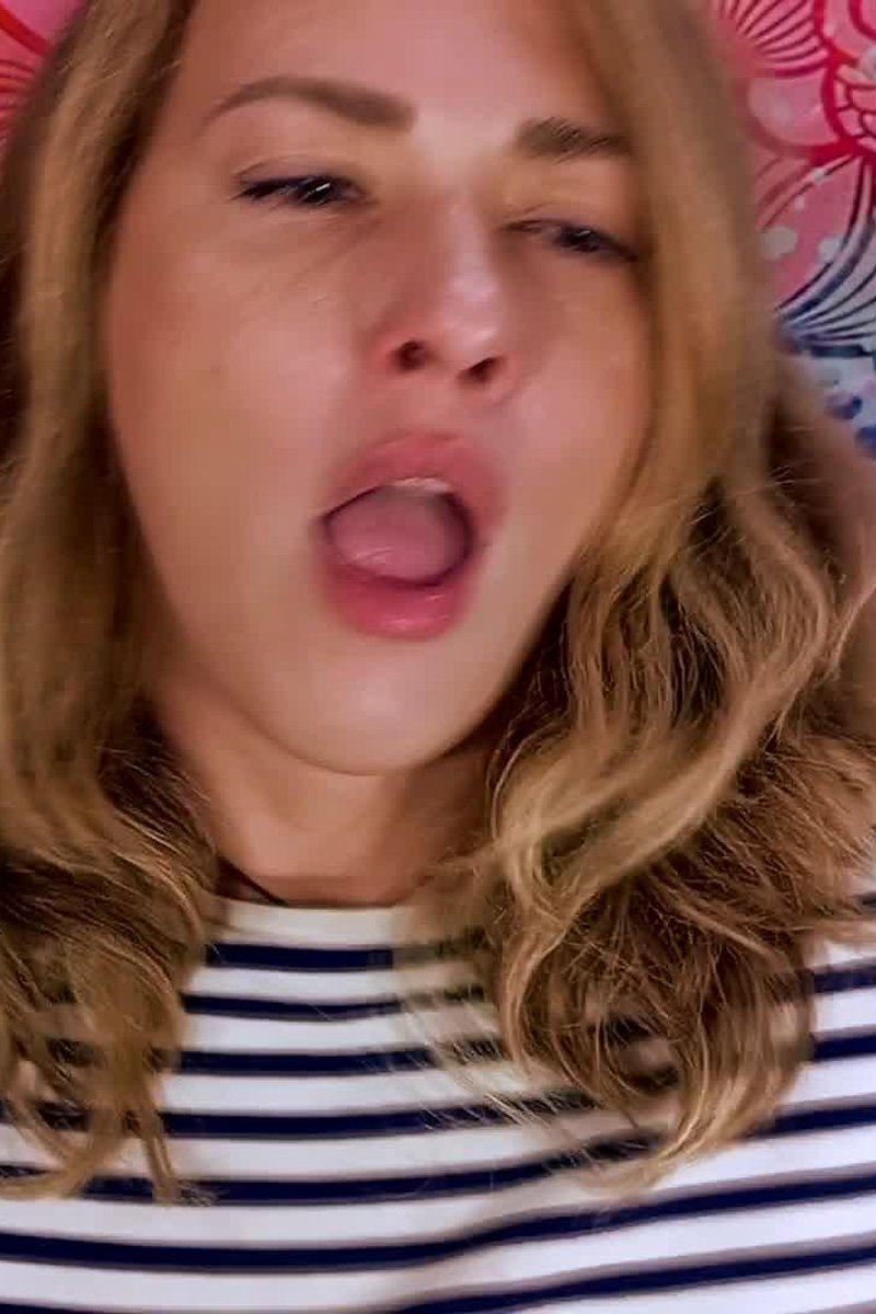 Seductive Sneezing - Screenshot 1 of 4 - Eye Contact