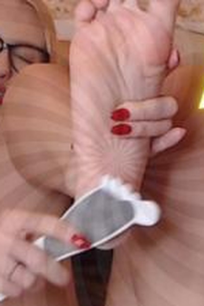 Foot Addict - Screenshot 1 of 4 - Bitch